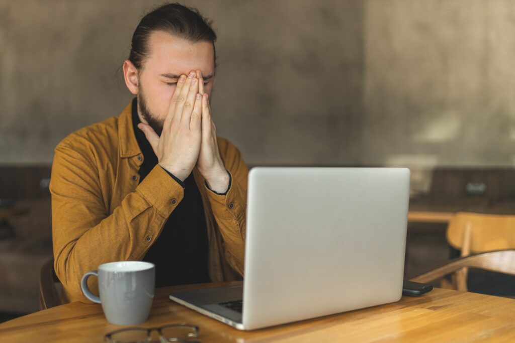 Le mail impose une lourde charge mentale aux collaborateurs qui se sentent alors contraints de traiter leurs mails à différents moments de la journée.