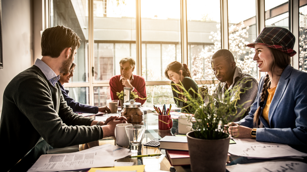 Cohésion des équipes, engagement des collaborateurs, productivité collective : le rôle de la communication interne va bien au-delà de la simple diffusion d'informations.