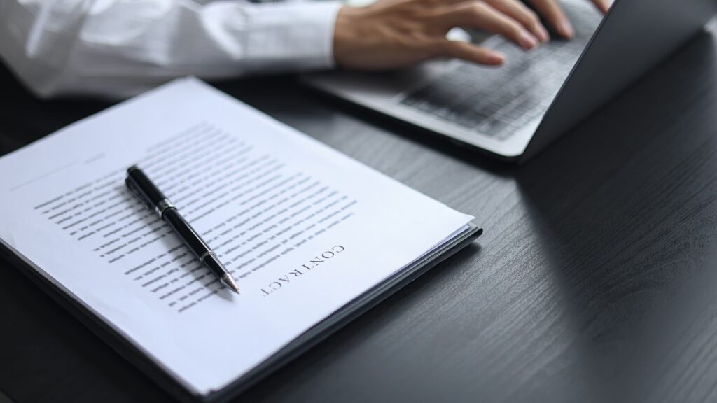 Relecture d’un contrat engageant un prestataire sur des certifications de sécurité